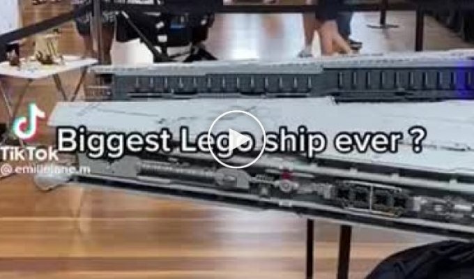 Корабль из LEGO по мотивам Звездных войн, на сборку которого ушло 14 месяцев