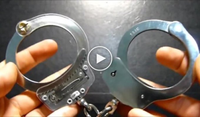 Как устроены наручники