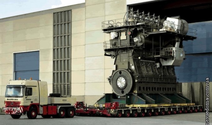 Самый большой дизельный мотор для кораблей (8 фото)