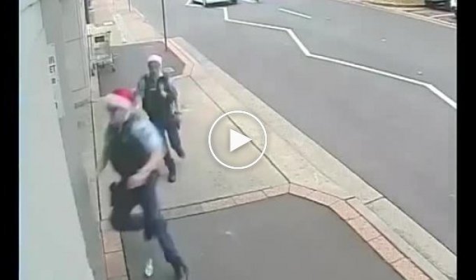 Австралийские полицейские провели задержание злоумышленника в шапках Санта-Клауса