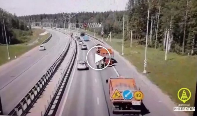 ДТП с участием двух грузовых и легкового автомобиля в Ленобласти