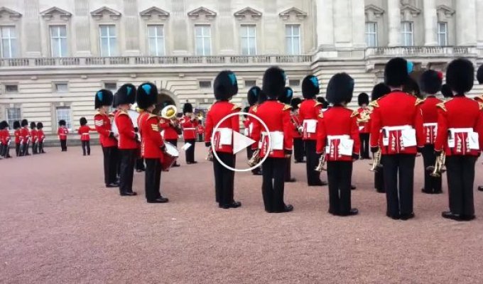 Оркестр Букингемского дворца исполнил главную тему из Игры Престолов