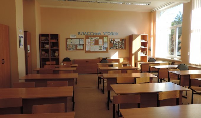 В Приморье ученик пообещал убить учителя за тройку (2 фото)