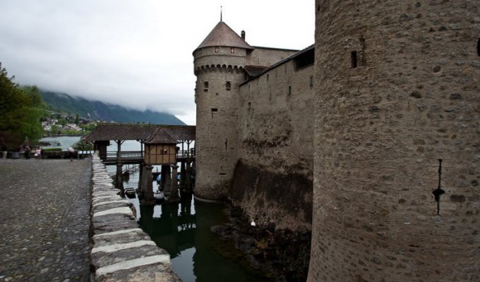 Шильонский замок в Швейцарии (27 фото)