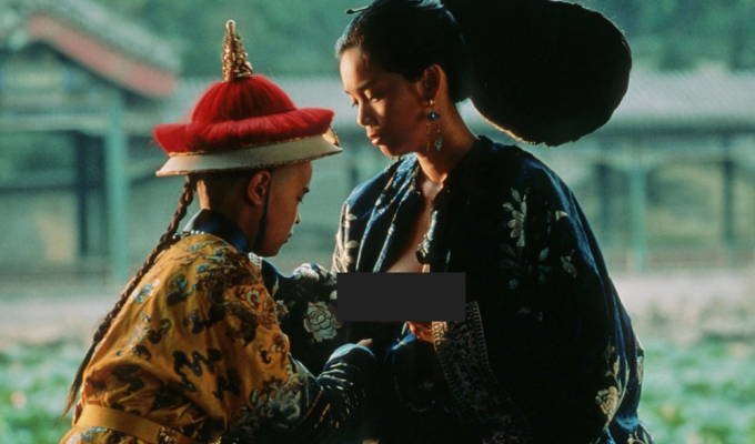 Почему  в Китае у принца была специальная "гpyдная кормилица",  которая кормила его до неприлично взрослого возраста? (5 фото)