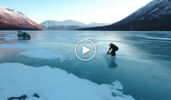 Как кататься по льду с помощью бензопилы