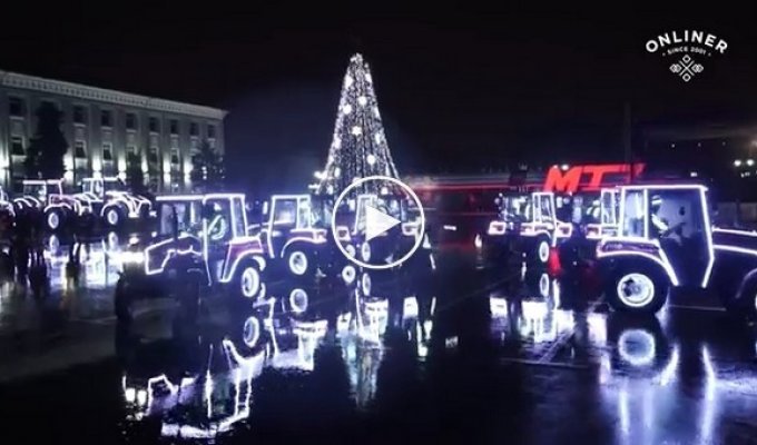 В Минске показали новогоднее представление с танцующими тракторами