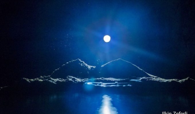 Прекрасная фотография полной луны (2 фото)