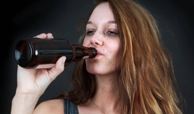 Правда ли, что женский алкоголизм неизлечим? (3 фото)