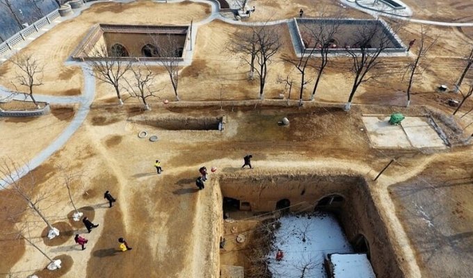 Необычные подземные жилища китайцев (24 фото + 1 видео)
