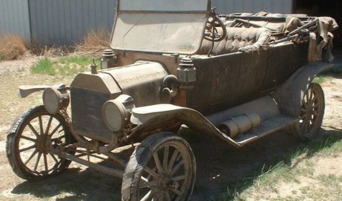 В амбаре нашли Ford Model T, которому больше 100 лет (9 фото)