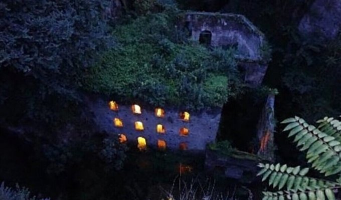 Загадочные огни в старой Долине мельниц, заброшенном ущелье посреди итальянского города (6 фото)