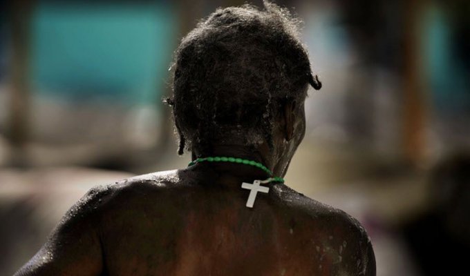 “Невидимые” старики на Гаити (23 фото)