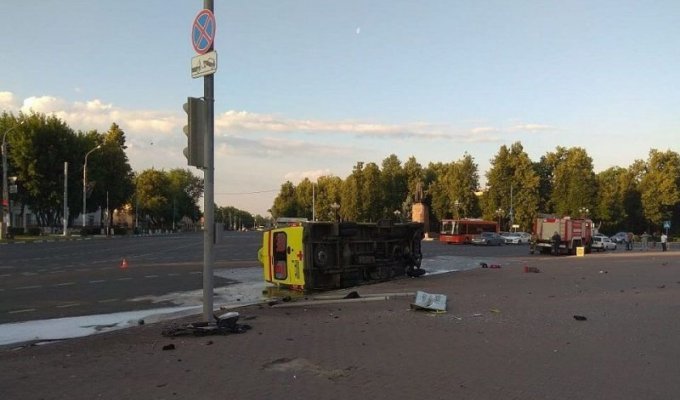 ДТП с участием машины скорой помощи в Подольске (1 фото + 2 видео)