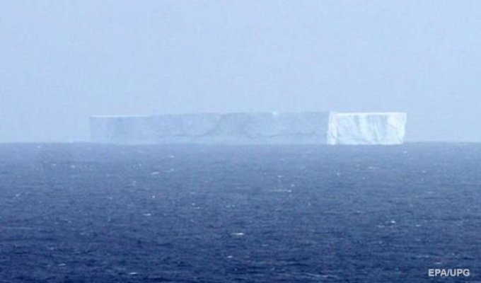 От Антарктиды откололся айсберг размером с город (1 фото + 1 гиф)