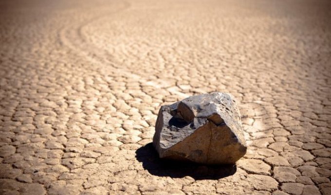 Плавающие камни в долине смерти (48 фото)