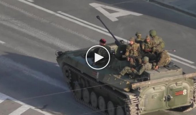 Русские танки и техника в Луганске (13 июля)