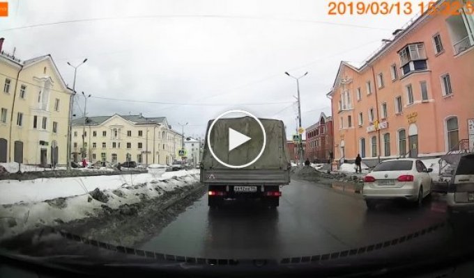 В Свердловской области пострадали два пешехода (тише звук)
