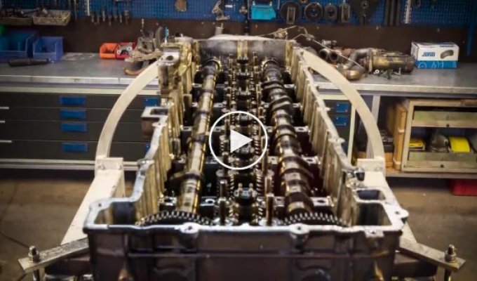 Крутое стоп-моушен видео капитального ремонта двигателя Mercedes-Benz Actros