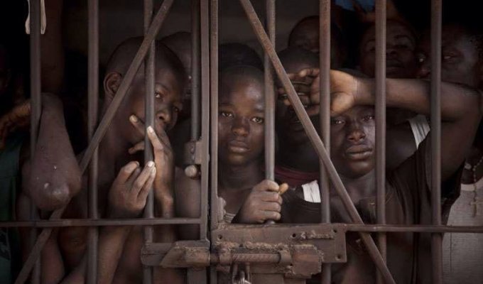 Тюрьма для подростков в Сьерра-Леоне (25 фото)