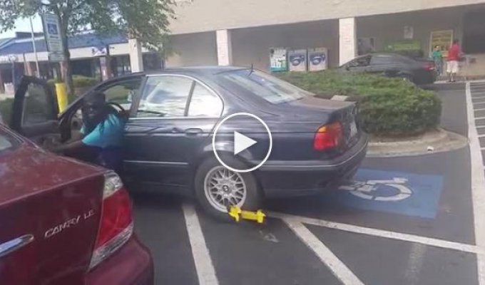 Как борятся с людьми которые занимают парковки для инвалидов