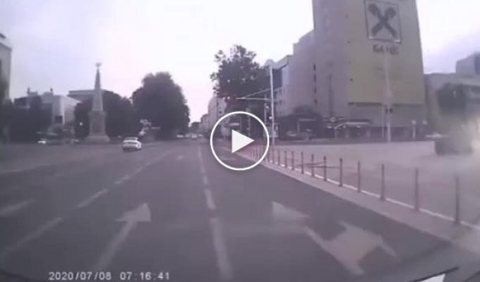 Момент ДТП в Краснодаре в котором пострадал пешеход
