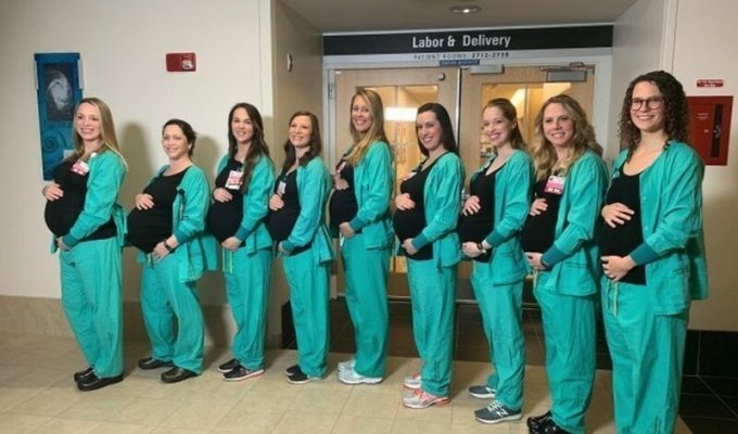 Девять медсестёр роддома одновременно забеременели (3 фото)