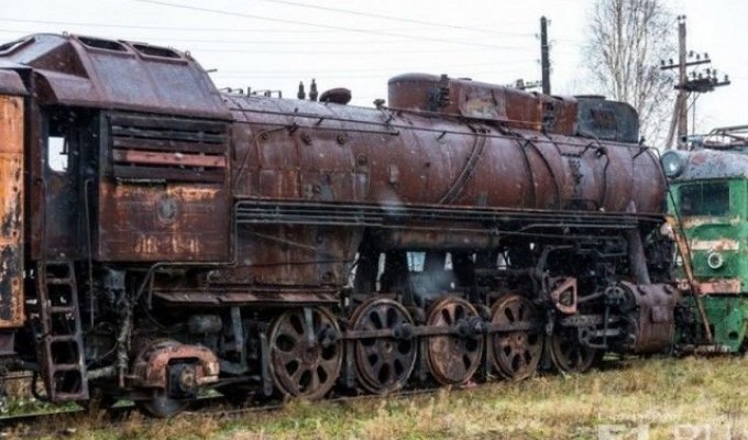 Кладбище старых поездов под Екатеринбургом (5 фото)
