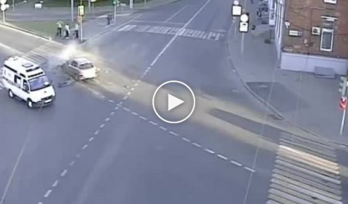 В Москве разбился мотоциклист прямо перед машиной скорой помощи
