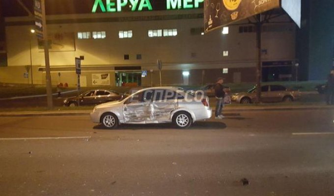 В Киеве столкнулись пять автомобилей, трое пострадавших