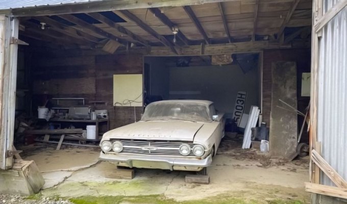 Chevrolet Impala 1960 — невероятная гаражная находка, и двигатель все еще работает (23 фото + 4 видео)