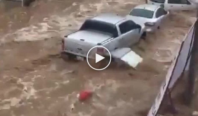 Проливные дожди стали причиной наводнения в турецком Бодруме