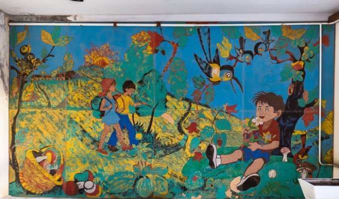 Стена детского сада, расписанная самым необычным способом (8 фото)