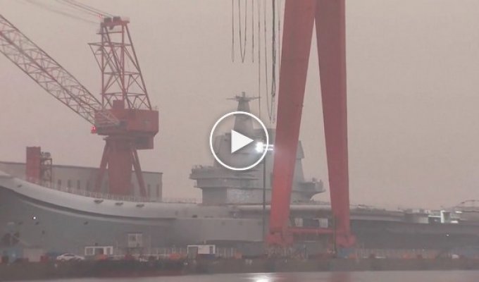 Китай построил собственный авианосец