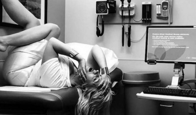 Пациентка превращает медицинские процедуры в гламурные фотосессии (14 фото)