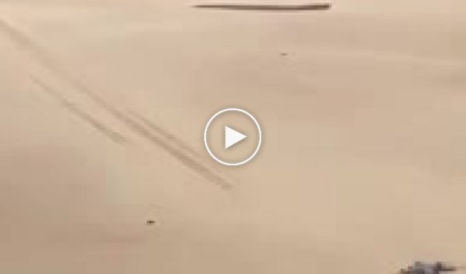Приземление самолёта С-17 ВВС Индии в пустынном гималайском районе Ладакха напротив Китая