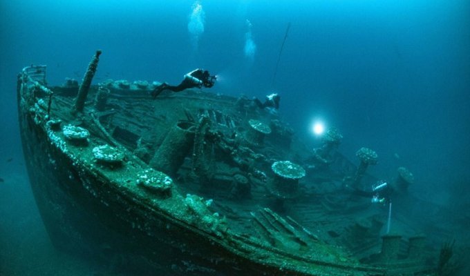 Век на дне Атлантики: фото британского военного лайнера, затонувшего 99 лет назад (6 фото)