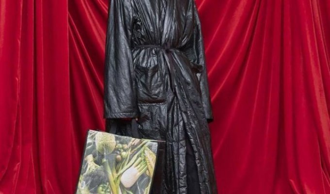 Balenciaga выпустила сумку-тоут за 1800 долларов (6 фото)