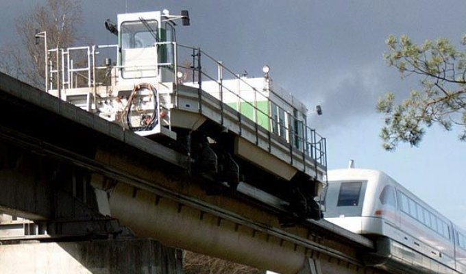 Пятничная авария монорельсового поезда Transrapid в Германии (12 фото)
