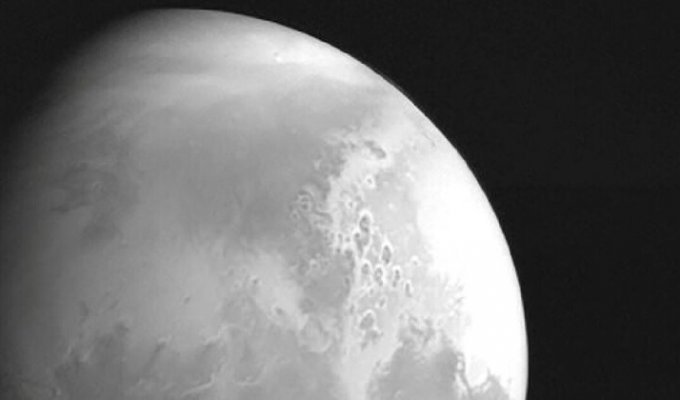 Китайский зонд показал Марс крупным планом (4 фото)