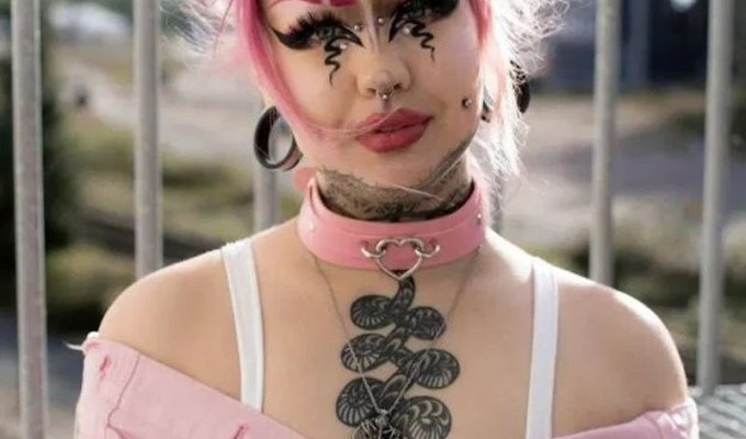 22-летняя финка из-за пирсинга и татуировок стала похожа на кошку-инопланетянина (7 фото)