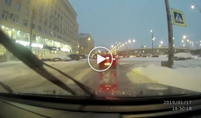 Агрессивный мужчина на арендованном автомобиле в Петербурге
