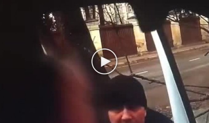 В московском районе Щукино охранник не пустил в больницу скорую с пациентом после инсульта