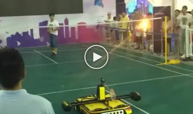 Робот играющий в бадминтон лучше человека