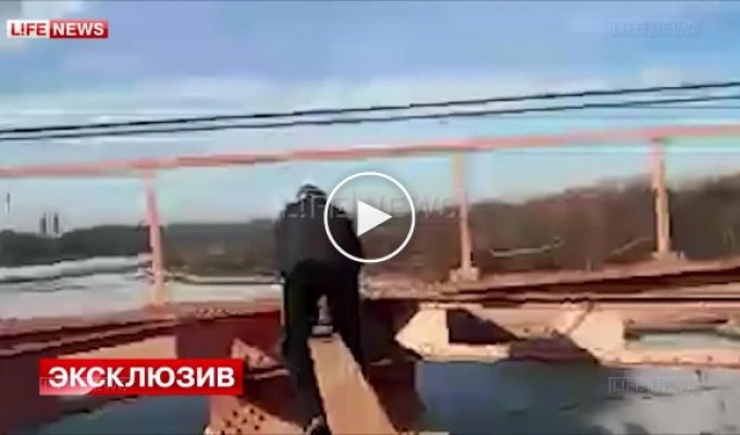 Юный руфер погиб во время фотосессии на мосту у аэропорта Шереметьево