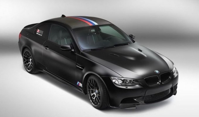 Компания BMW представила спецверсию M3 DTM Champion Edition (13 фото)