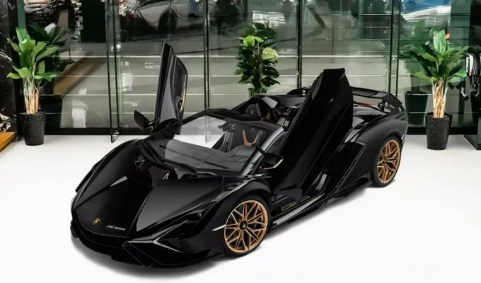 Родстер Lamborghini Sian без пробега выставили на продажу за 4,6 миллионов долларов (8 фото)