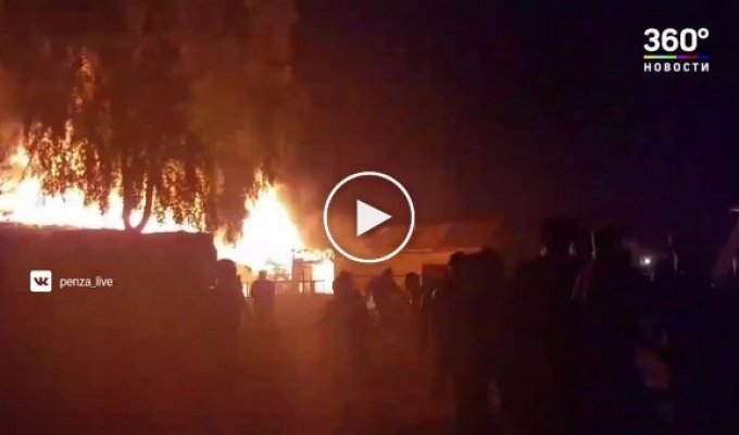 Дом цыган сгорел в Чемодановке после конфликта и народного схода