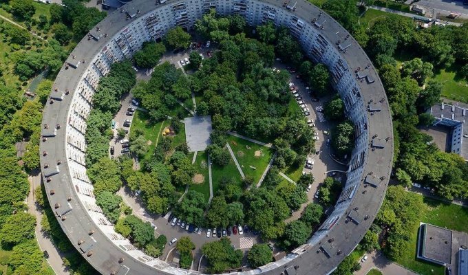 Как живется людям в московских домах-кольцах, и зачем их построили (4 фото)