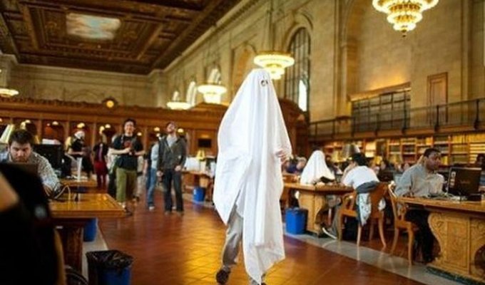 Охотники за привидениями в библиотеке (13 фото)
